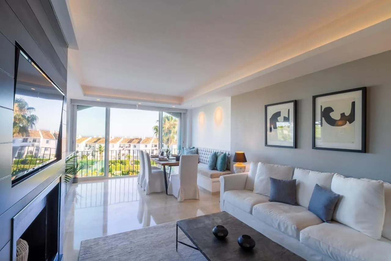 Marbella Banus Suites - Nueva Andalucia Banus Sea Views Apartment 0*,  スペイン