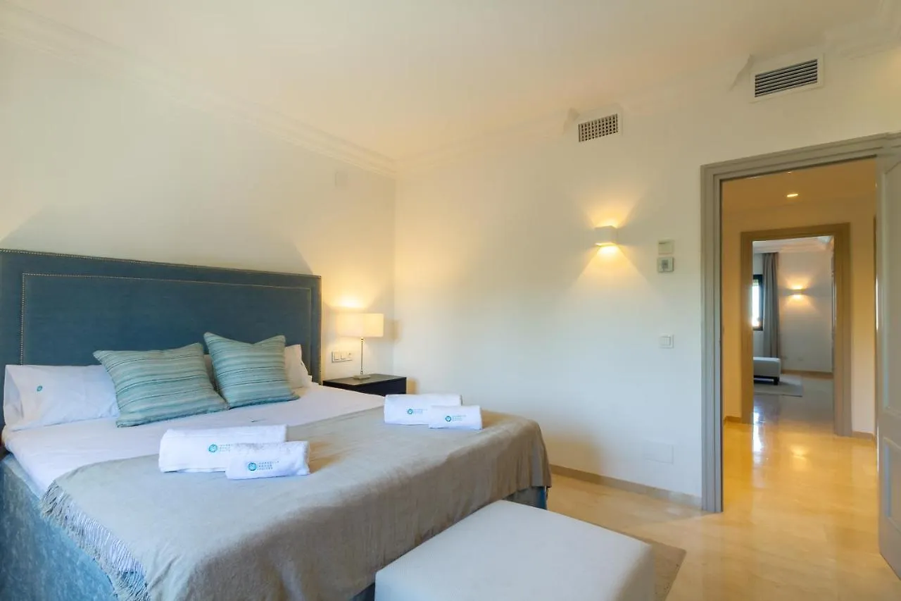 Marbella Banus Suites - Nueva Andalucia Banus Sea Views Apartment スペイン