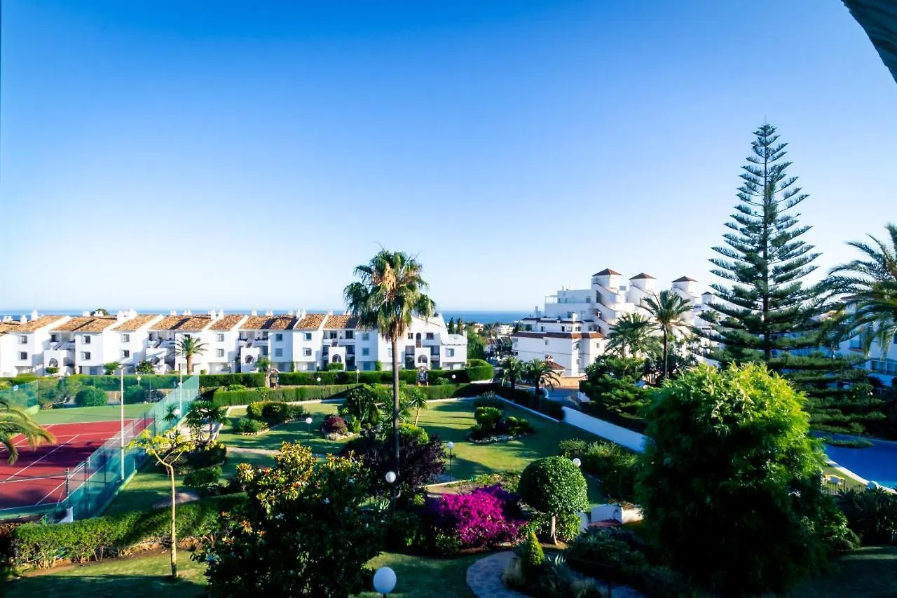 Marbella Banus Suites - Nueva Andalucia Banus Sea Views Apartment 0*,  Espanha