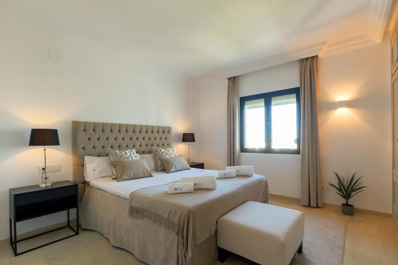 Marbella Banus Suites - Nueva Andalucia Banus Sea Views Apartment スペイン