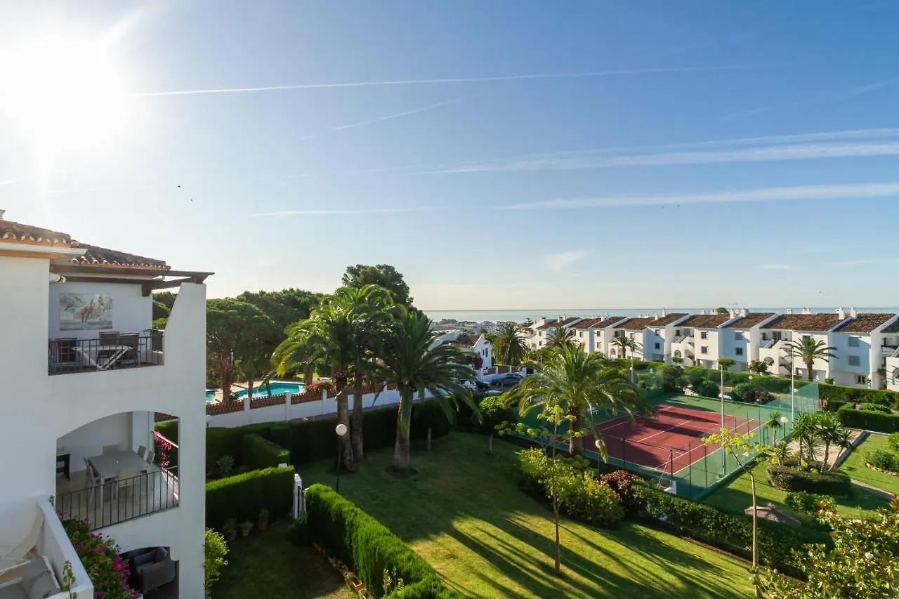 Marbella Banus Suites - Nueva Andalucia Banus Sea Views Apartment 0*,  スペイン